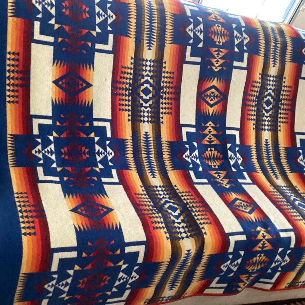 VINTAGE  PENDLETON WOOL BLANKET 72 x 48